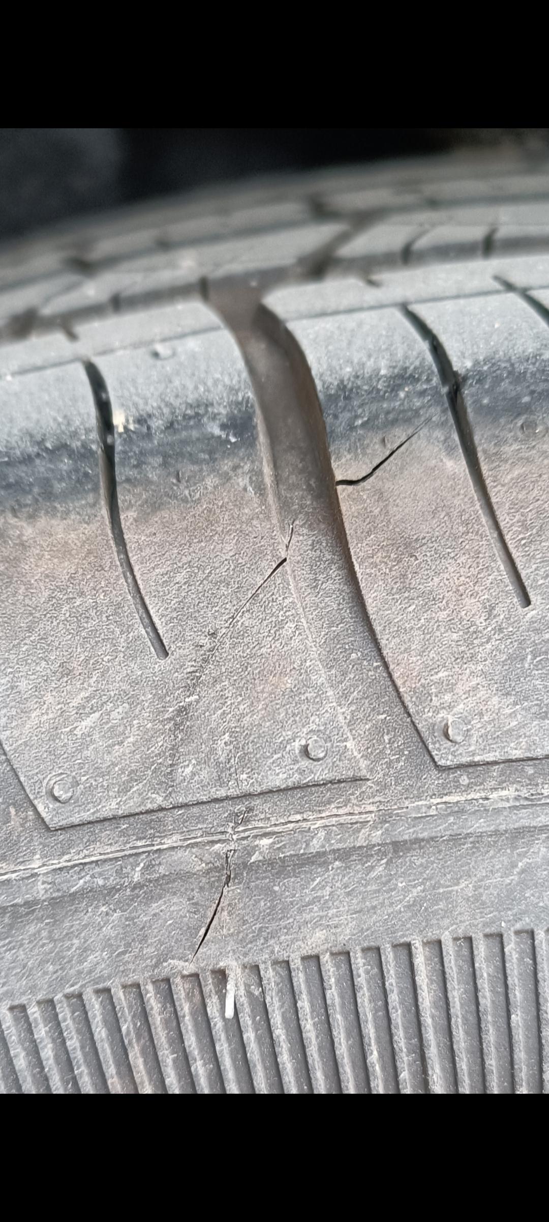 比亚迪宋Pro DM-i 这种情况要换胎嘛？昨天右后轮压到马路牙子的一个角了，有两道裂有什么便宜皮实的轮胎推荐嘛？