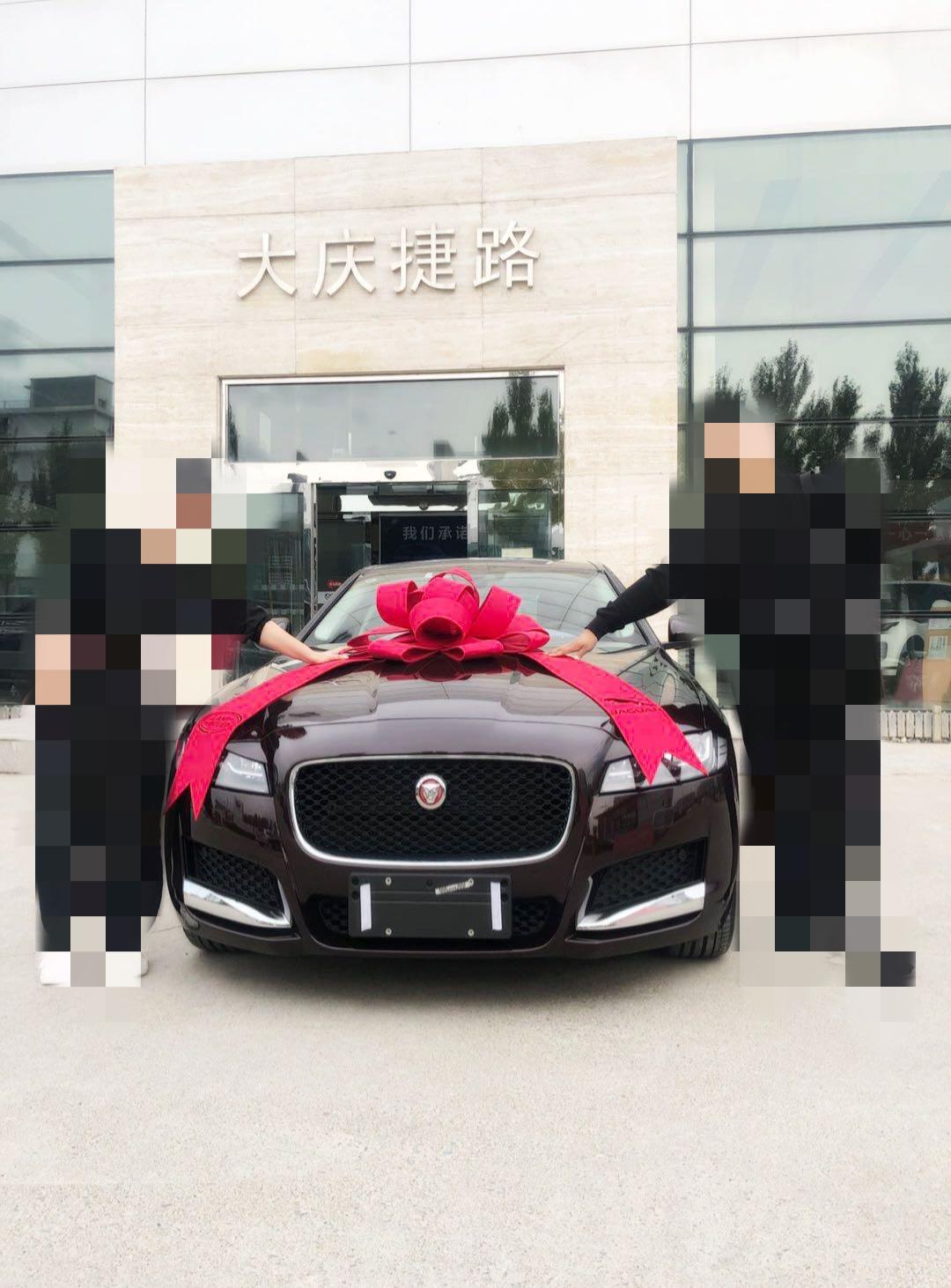 捷豹XFL 车已提，因为是在别的城市买的，全部手续办下来时比较晚，已经无法办理临时牌照，就在当地住了一晚，顺便把车扔在那
