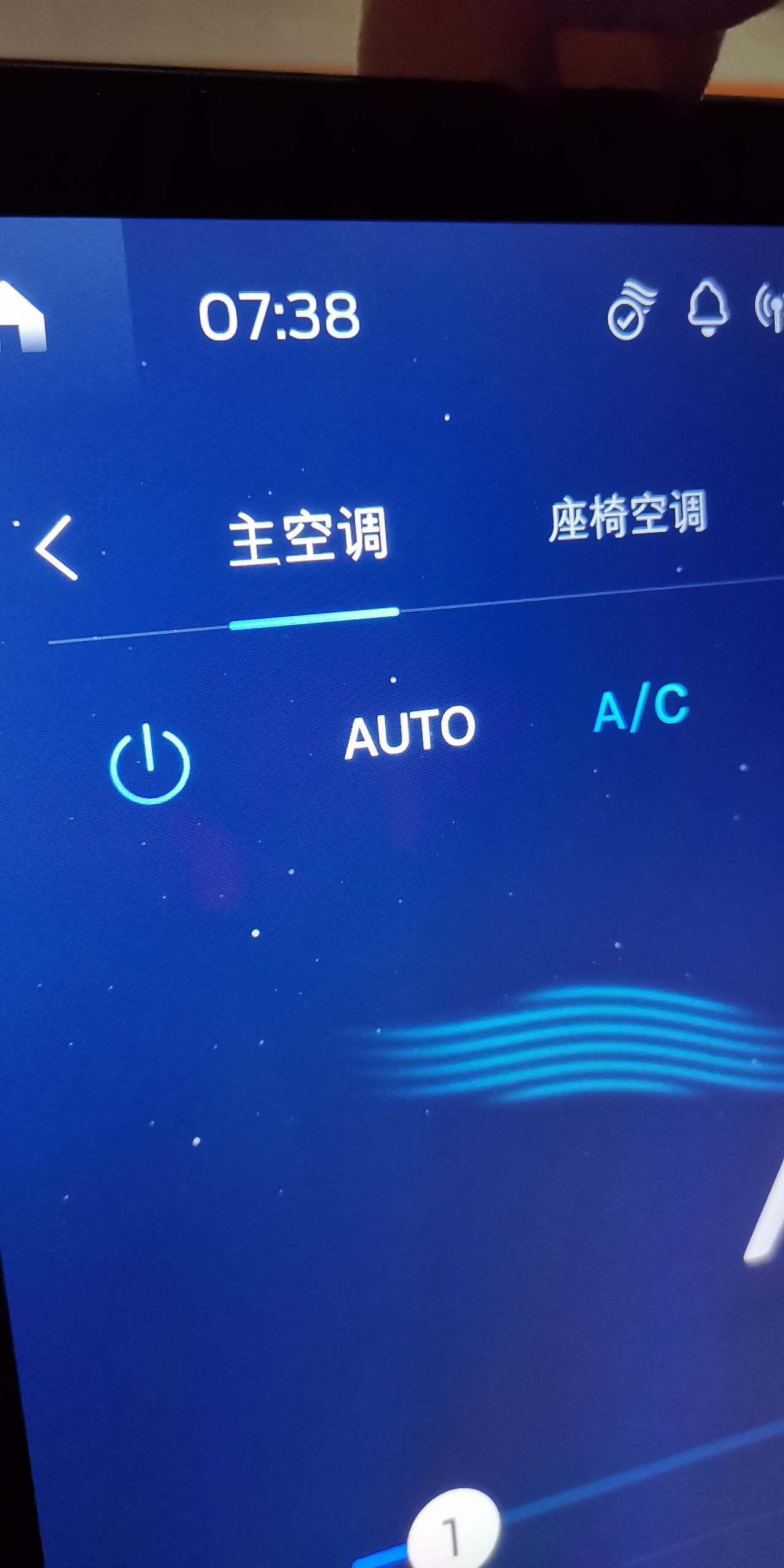 福特探险者 今天做了首保，用了美孚一号福特专供的机油。刷了下程序，顿挫感几乎没有了，驾驶感觉so good。唯一就是车身