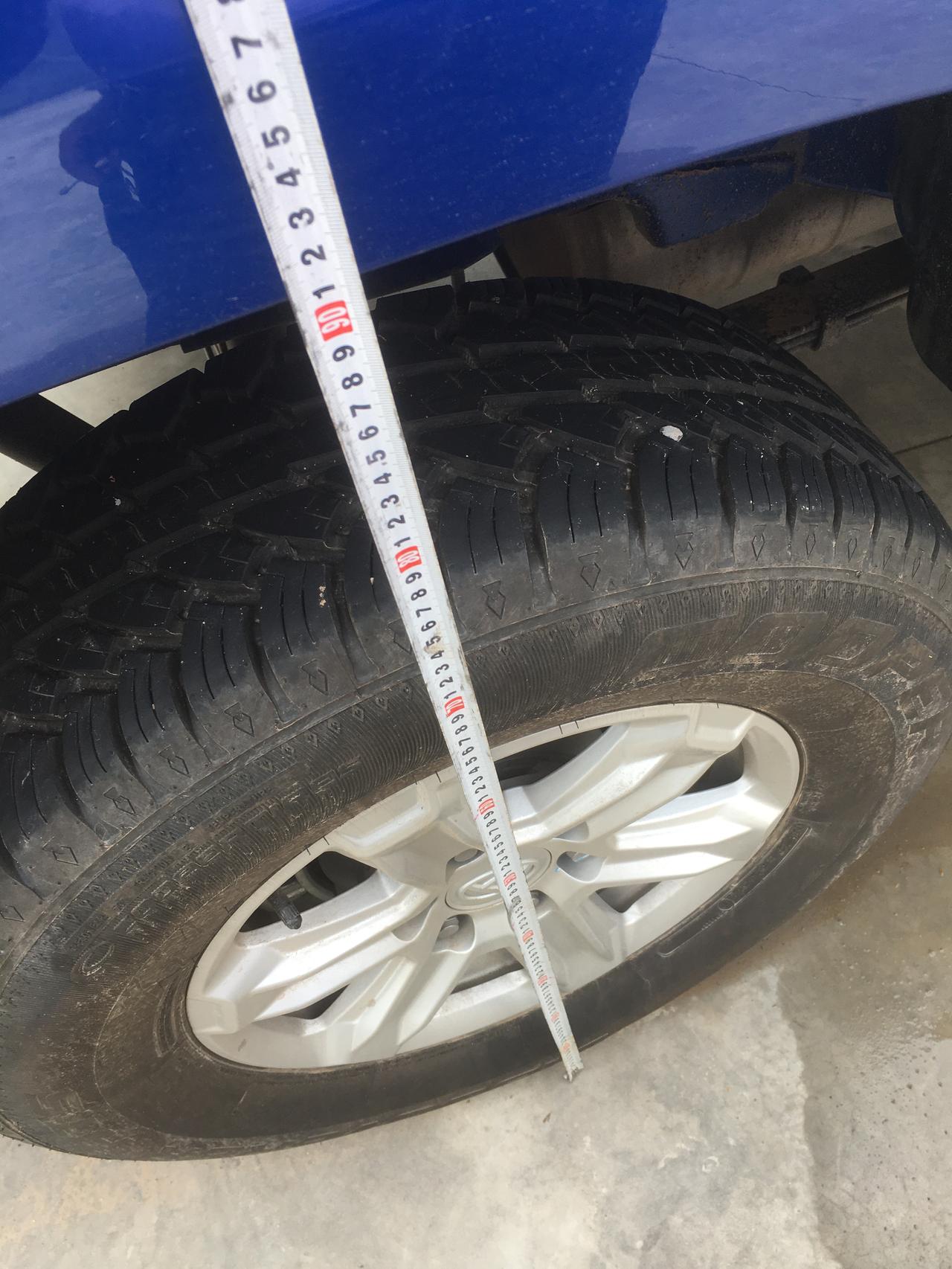 上汽大通MAXUS T60 大通T602.0T汽油精英版轮胎离叶子板间隙是多少啊 4S修完之后左前低三公分