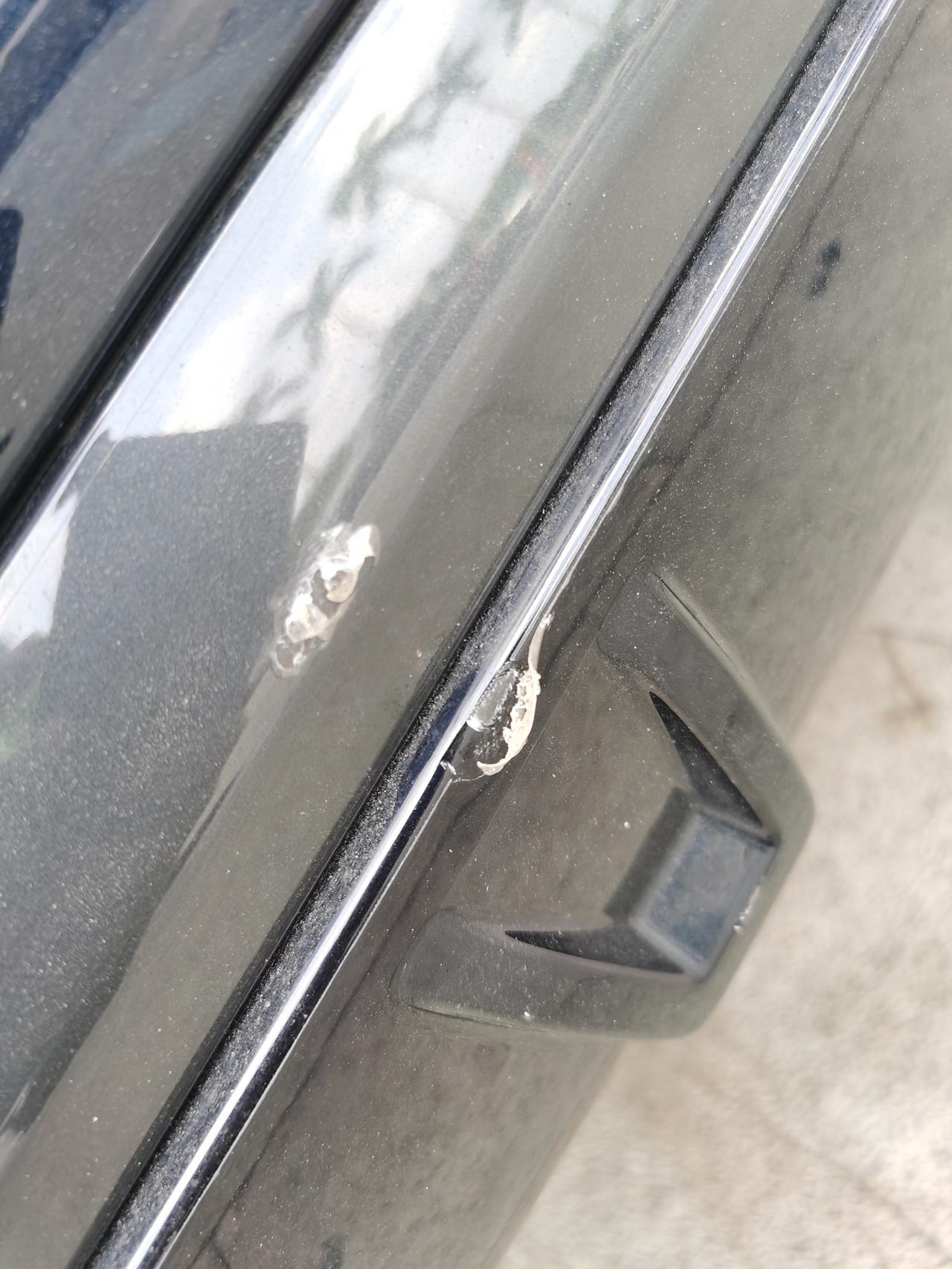 宝马X5(进口) 5月提的新车，后杠和副驾侧面被刮了，副驾那边有掉漆，很心疼，想补，4s一个面要1000+至2000米左