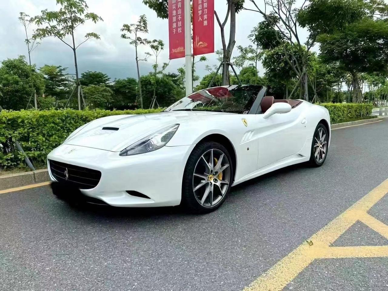 法拉利Portofino 请求各位车友解答 感谢??最近想入手一台法拉利加州,预算120万以内,有没玩过的车友,这款车会