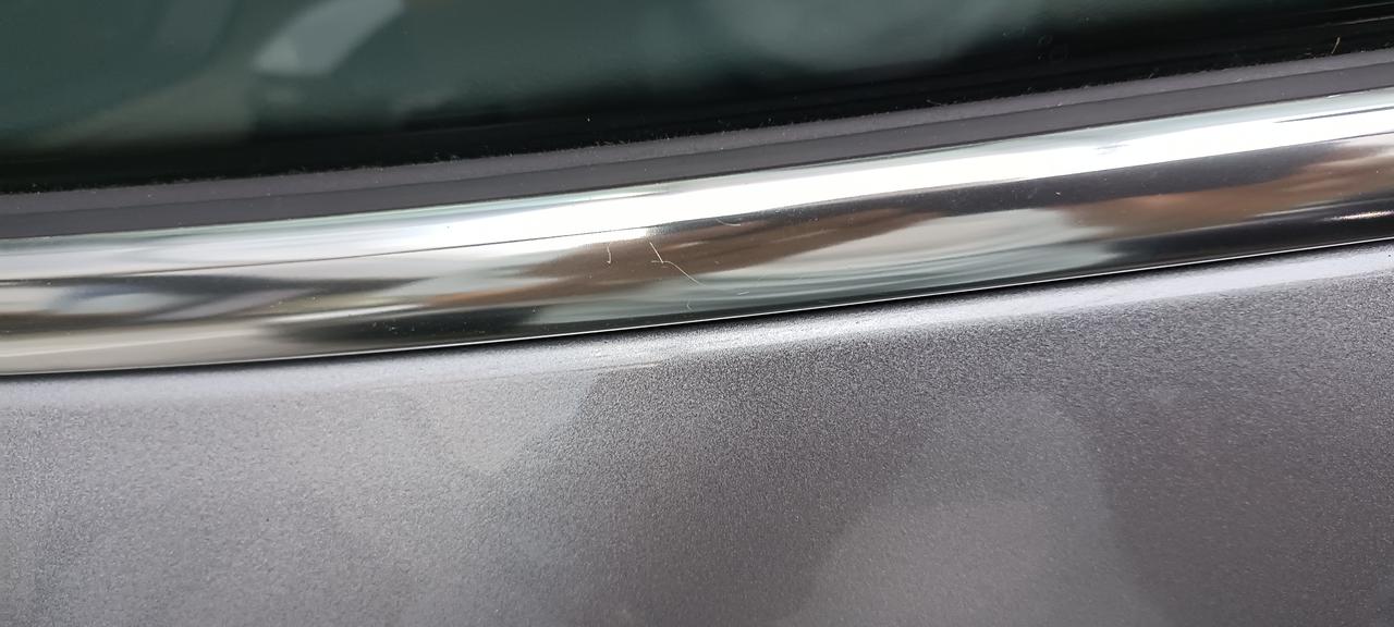 ARCFOX极狐极狐 阿尔法T 商家不给我看车，发牌日要提车发现车内外都没有保护膜，地板特脏，皮座椅都皱褶了，怀疑是展厅