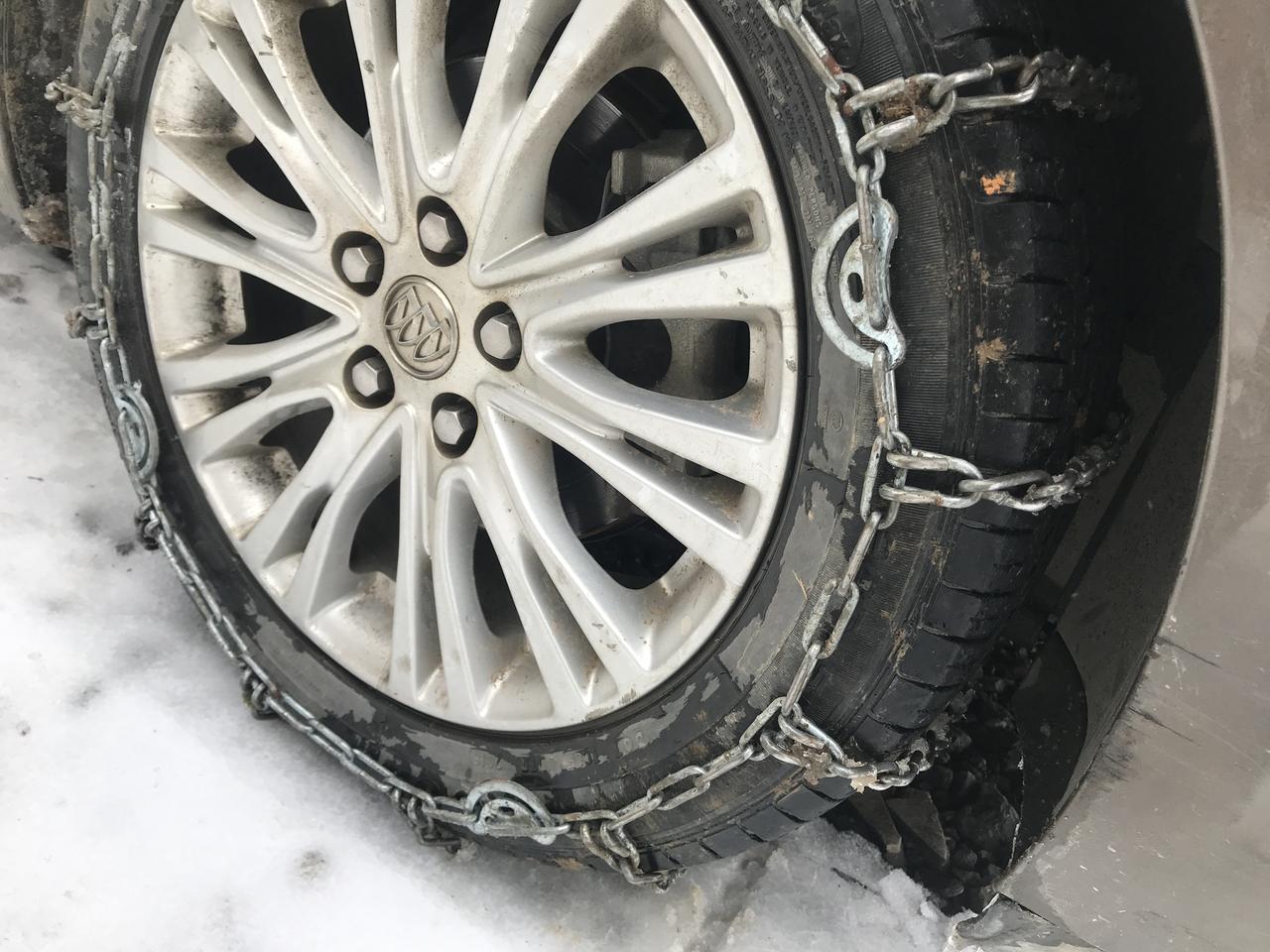 别克英朗 冰雪路段安装防滑链后车子正常行驶一会儿突然报码请问大佬们这是什么情况，倒车雷达也无响应？