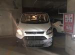 万能的车友圈 全顺新车 6座柴油 国六 问一下 1.没着车 灯是关闭状态 出现图一 一个大灯亮 是什么问题 2.车不开停