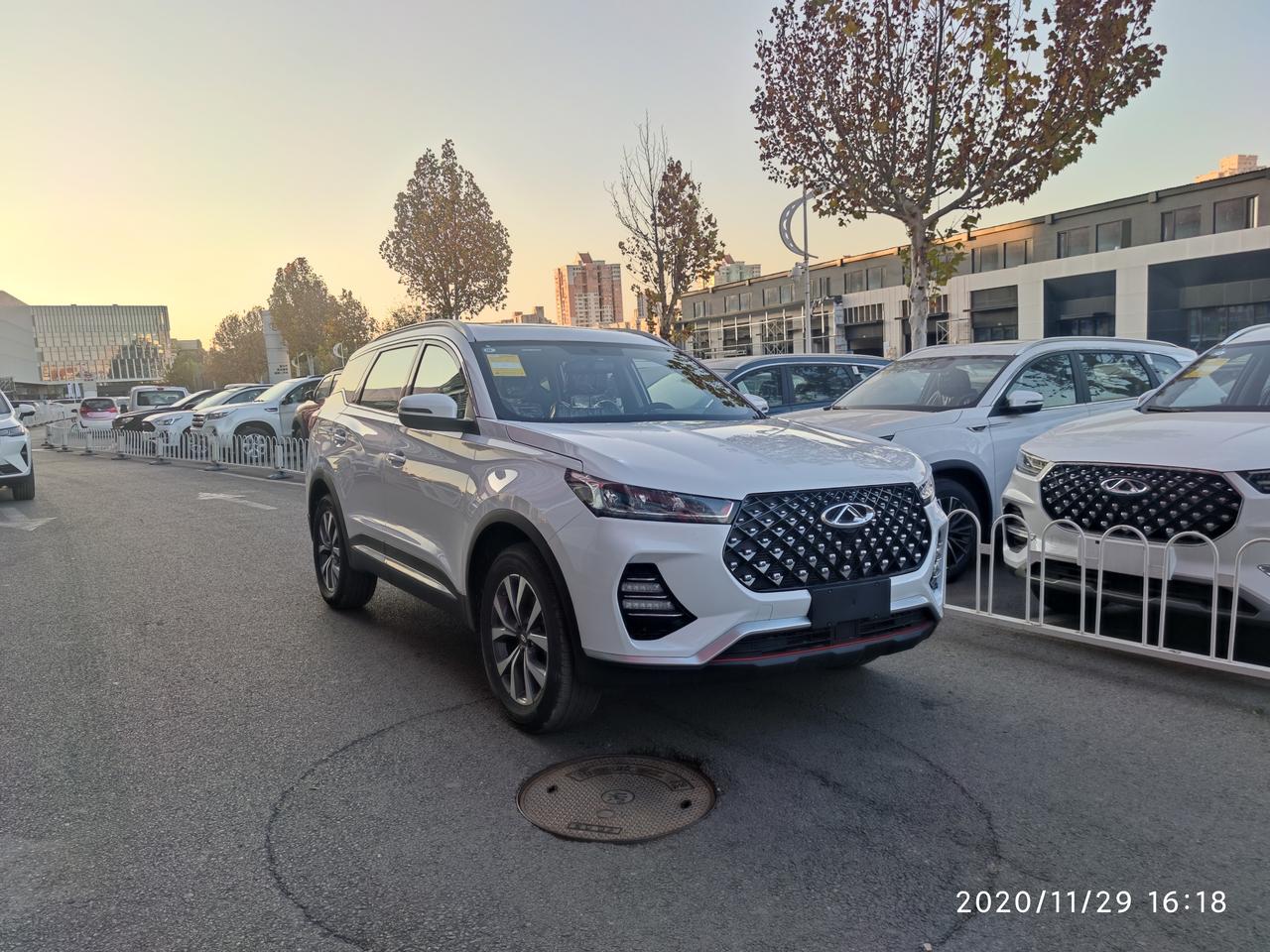 奇瑞瑞虎7 已提车，请问各位老哥主驾车门子好关吗？我这个就主驾尤其难关