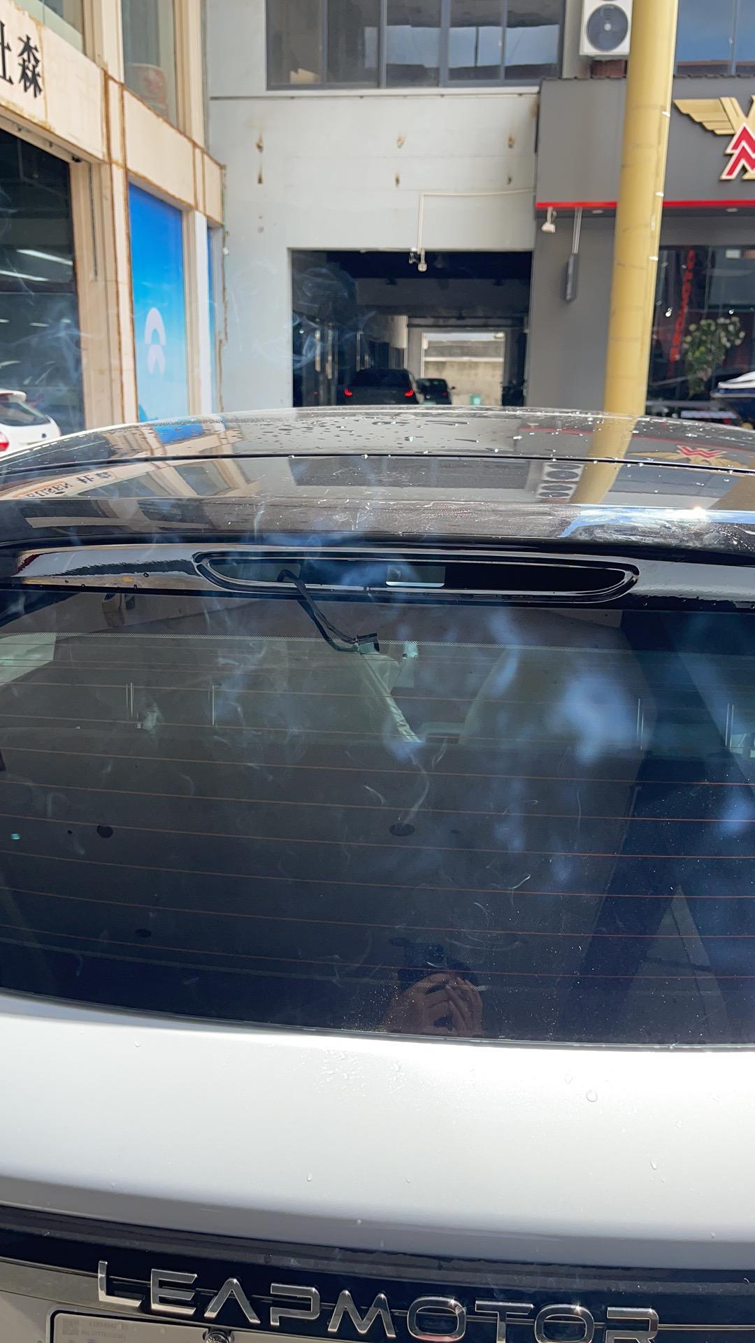 零跑零跑T03 车子买来两月 后玻璃高位刹车灯雨天漏水 后备箱全部淋湿 质量堪忧