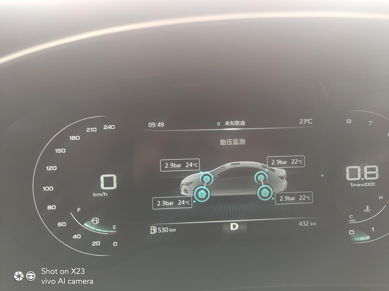 荣威i6 MAX 车友们正常胎压应该是多少啊， 我从4s哪里提出的是3.0正常吗，看别人的才2.5，问销售说胎压检测没报