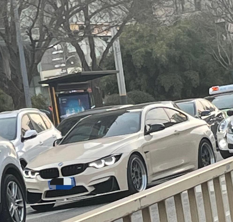宝马M4 大佬们，帮忙掌掌眼，这架车是不是M4呀？