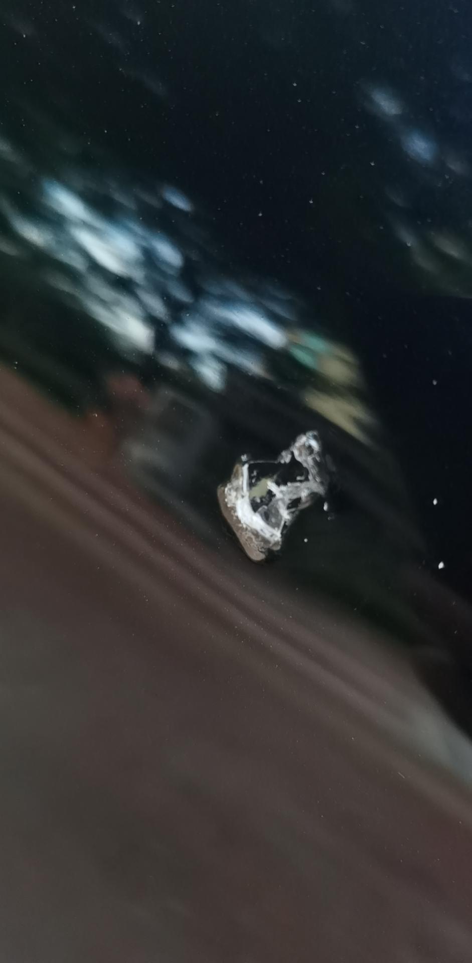 宝马X5(进口) 5月提的新车，后杠和副驾侧面被刮了，副驾那边有掉漆，很心疼，想补，4s一个面要1000+至2000米左