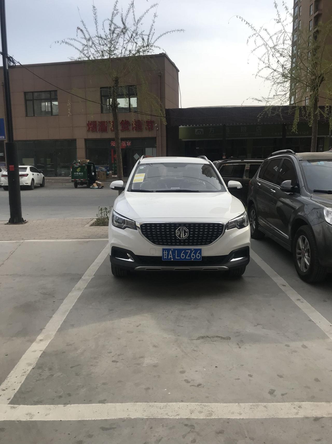 名爵ZS 今天我的车百公里油耗表。打着车显示为0  但是开车过程中每过几秒就提升0.1个点。 13公里后显示14.7百公