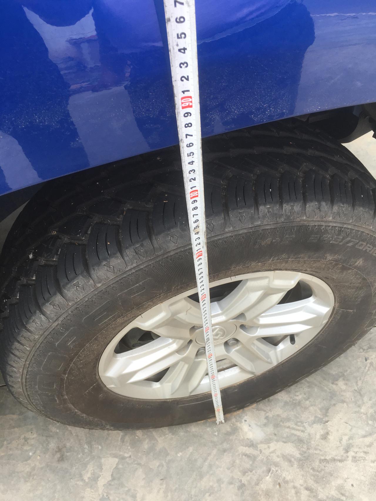 上汽大通MAXUS T60 大通T602.0T汽油精英版轮胎离叶子板间隙是多少啊 4S修完之后左前低三公分