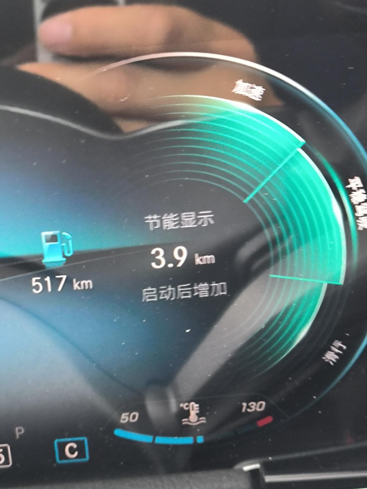 奔驰GLB200车型，城市上下班开车，均速30左右，室外温度30度左右。发动机这个温度正常吗？家里还有一辆众泰的车，表显