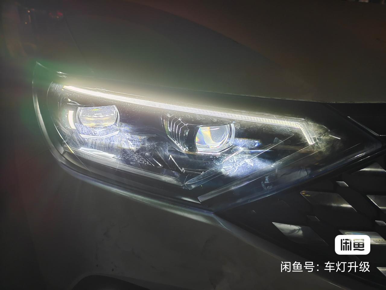 捷达VS7 买过的大师们有没有改大灯的就是大灯里面改日行灯流水跑马灯之类的，这个原厂大灯属实看不对眼。下图是咸鱼里看到别