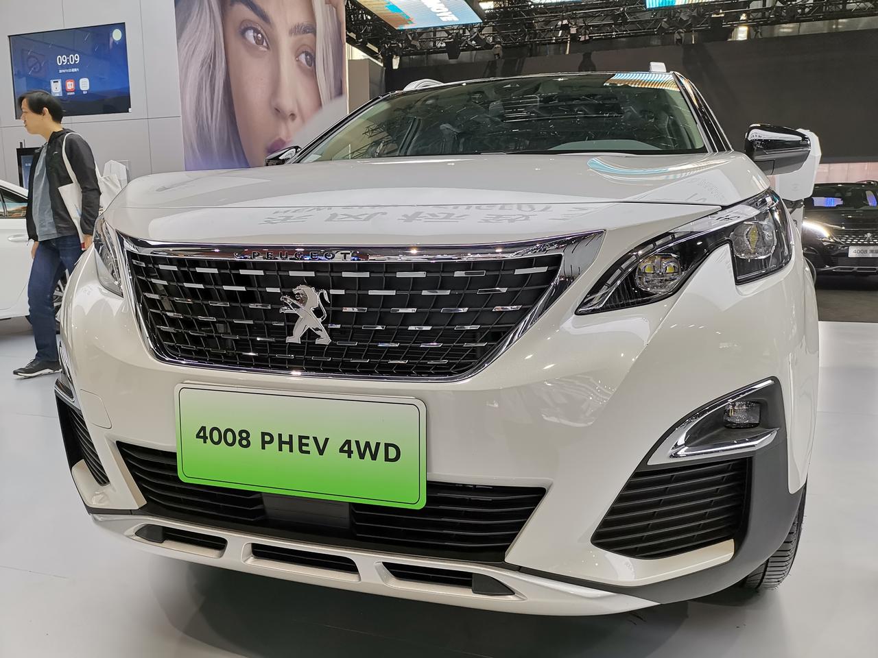 标致4008 PHEV 全时四驱，五连杆独立后桥，百公里综合油耗1.7L，222KW，450NM。东风标致4008混动版