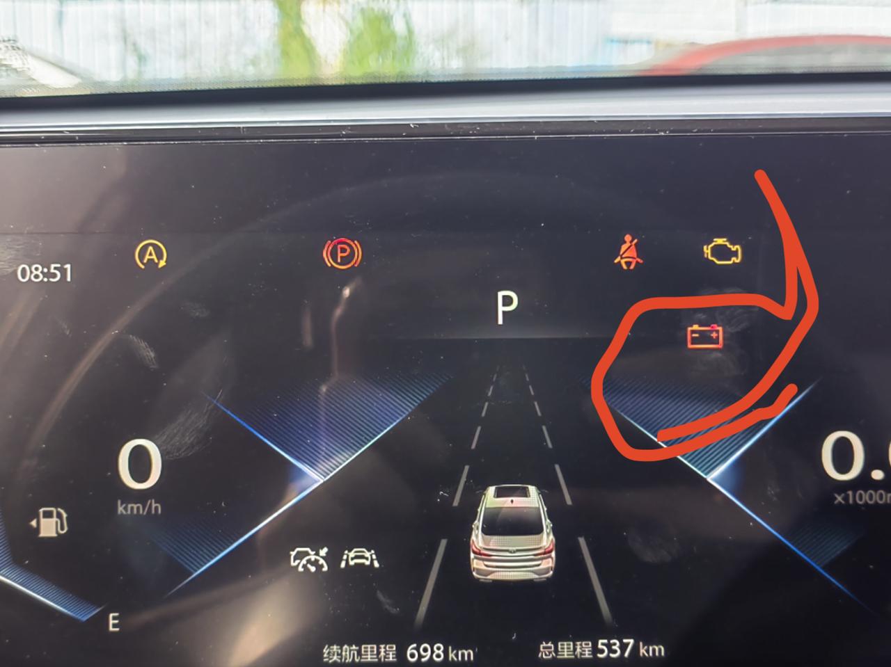 长安逸动 请问一下，不启动就显示电瓶亏电，启动就没了，这是啥情况？