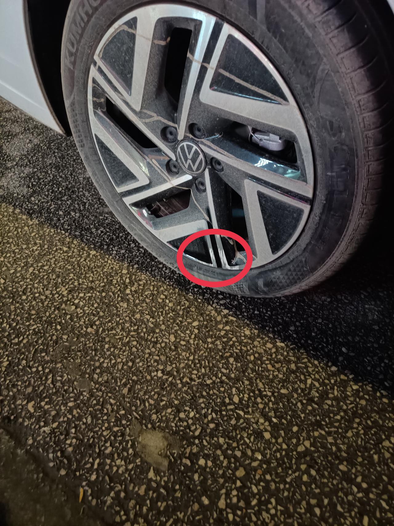 大众速腾 轮毂划伤拉毛怎么搞？