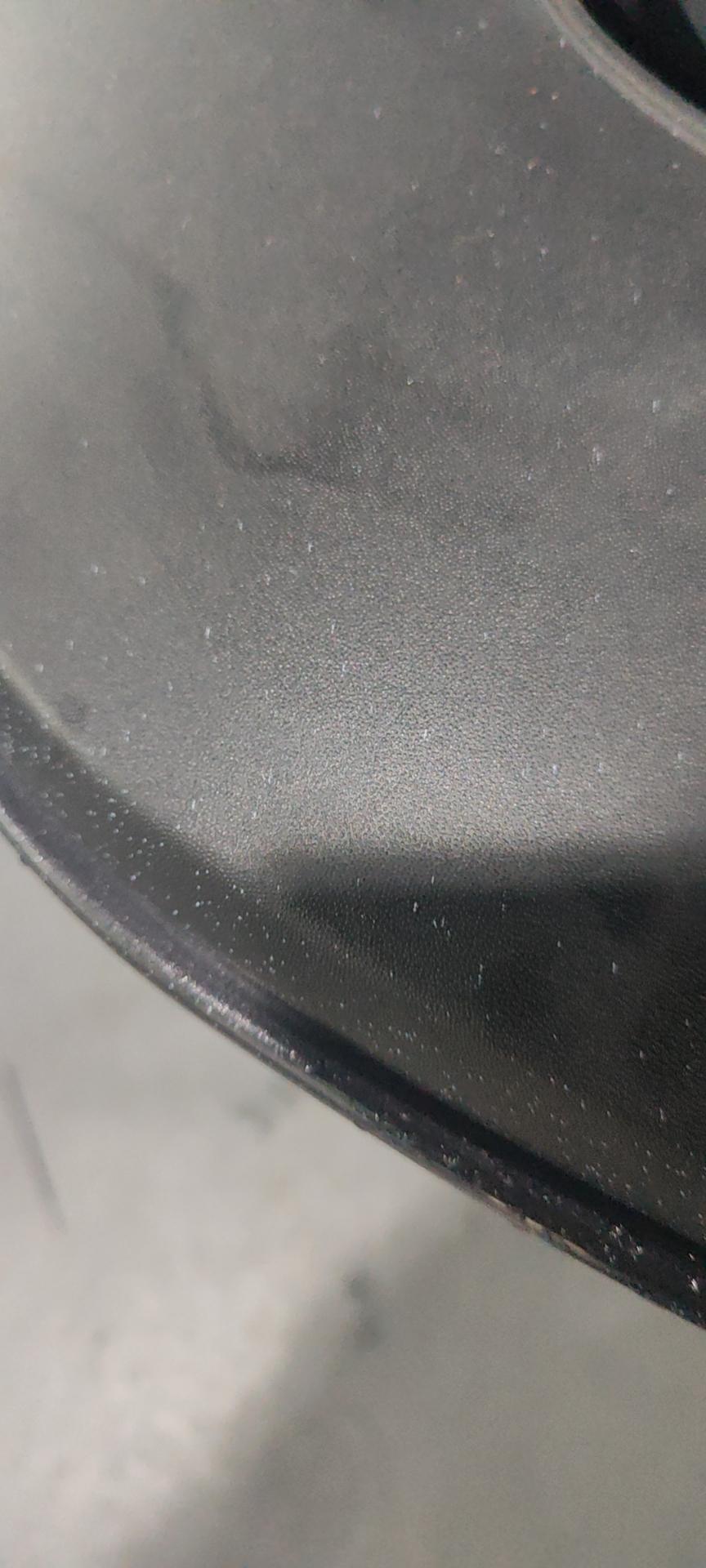 坦克300 车友们，这是啥啊之前在跑高速的时候噼里啪啦的声音，然后就粘车上了，洗也洗不掉，现在前挡风玻璃上也是密密麻麻的