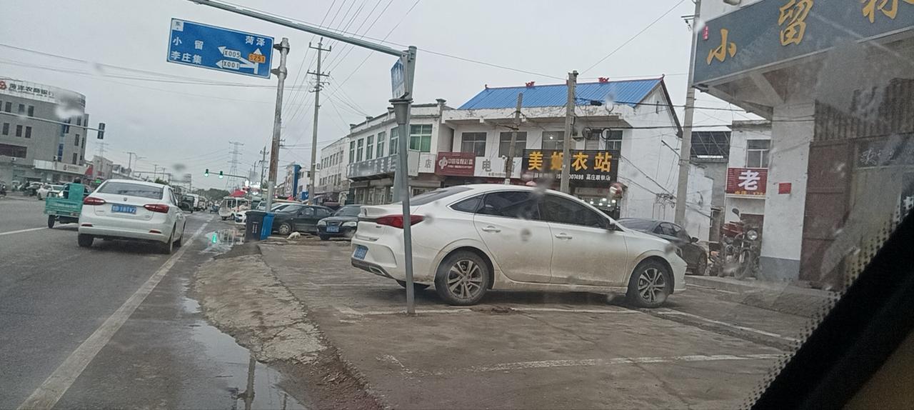 长安逸动 你们保养是在4儿子还是在外面？外面的话就多少钱？什么样的机油？