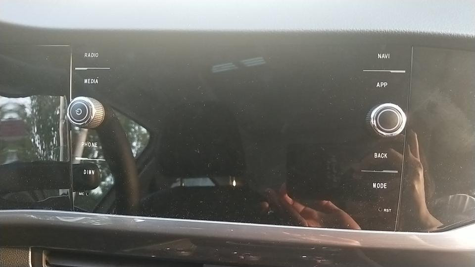 宝来20款自动舒适型，不是原装中控屏，4s店竟然说中控屏关不了，那要开关键干什么，有车友能看看吗，你们的也这样吗？是不是