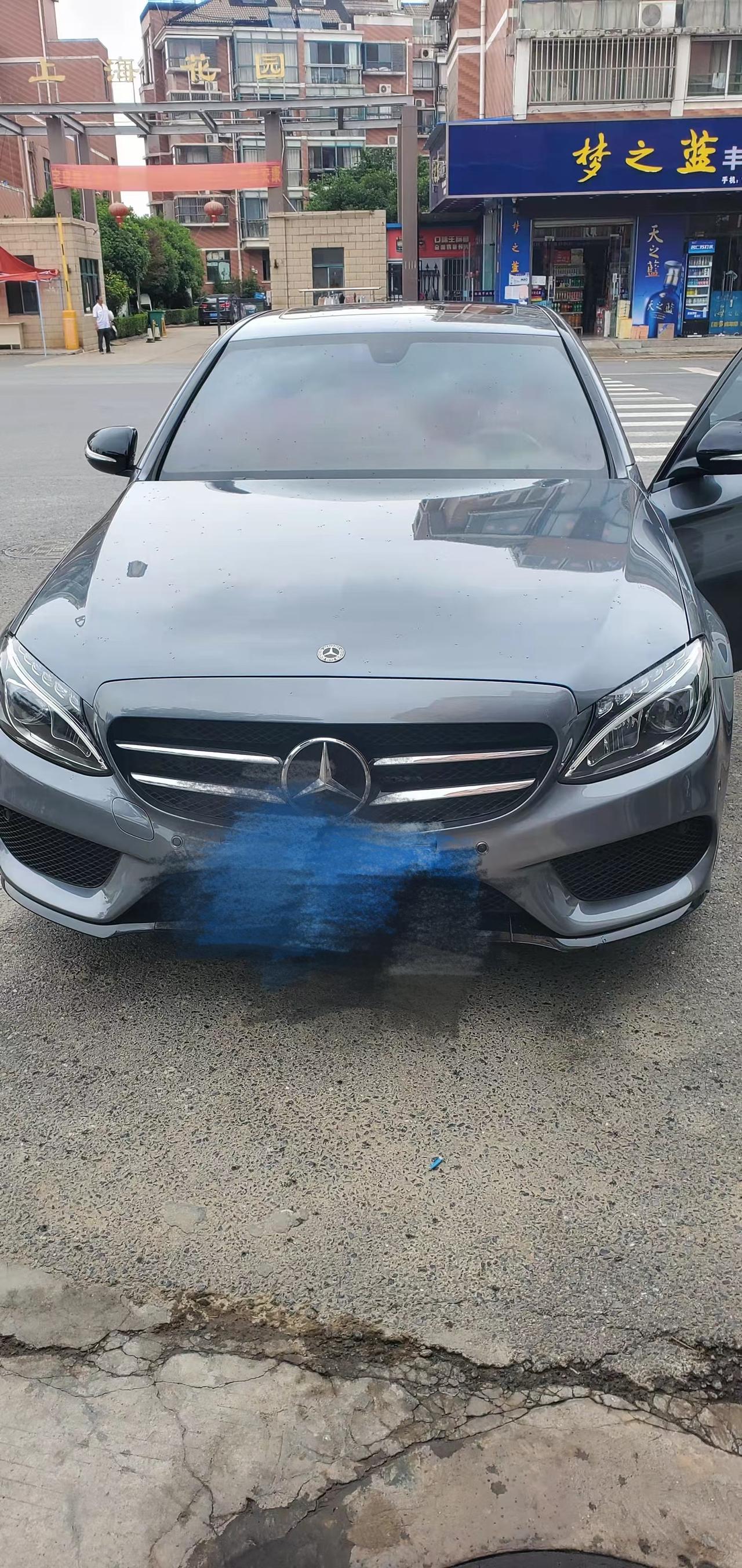 奔驰C级 起步松刹车，刹车会闷响一声，就想刹车片没一下子完全松到位一样的类似摩擦声，有时候刹停也会出现，声音不算大但是也