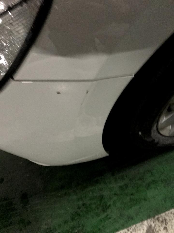 大众宝来 新车一个月。新手，今天错车蹭了下别人的车，别人车屁事没得，自己的有一点小划痕。是修了，还是攒着以后再处理了