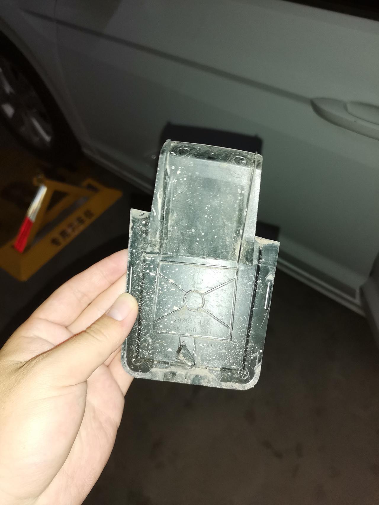 大众宝来 今天底盘被什么东西刮到了，掉下来个这东西，有没有哪位车友知道这是什么？有什么影响吗？