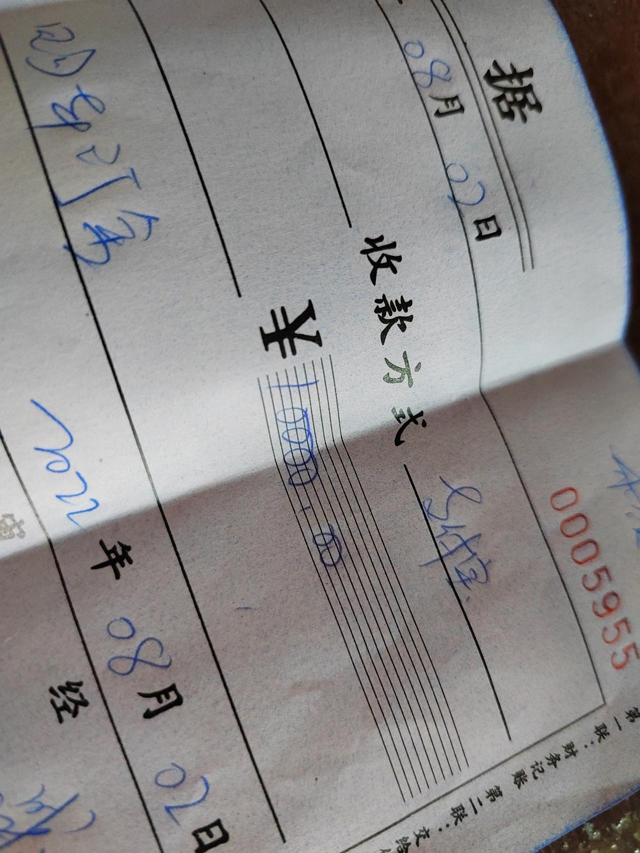 奔驰C级 2号订的，武汉，260运动l，松石绿，说9月前提车，落地33.6+2.4无忧养车puls，一共36，什么都没送
