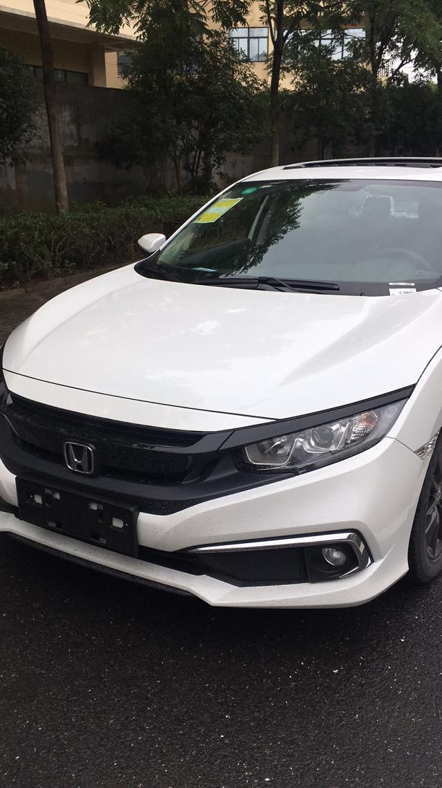 本田思域 我想问问这个内饰怎么做，实在太丑了，不忍直视，是去美容店包还是在某宝上下单回来自己整？   顺便问下，杭州1.