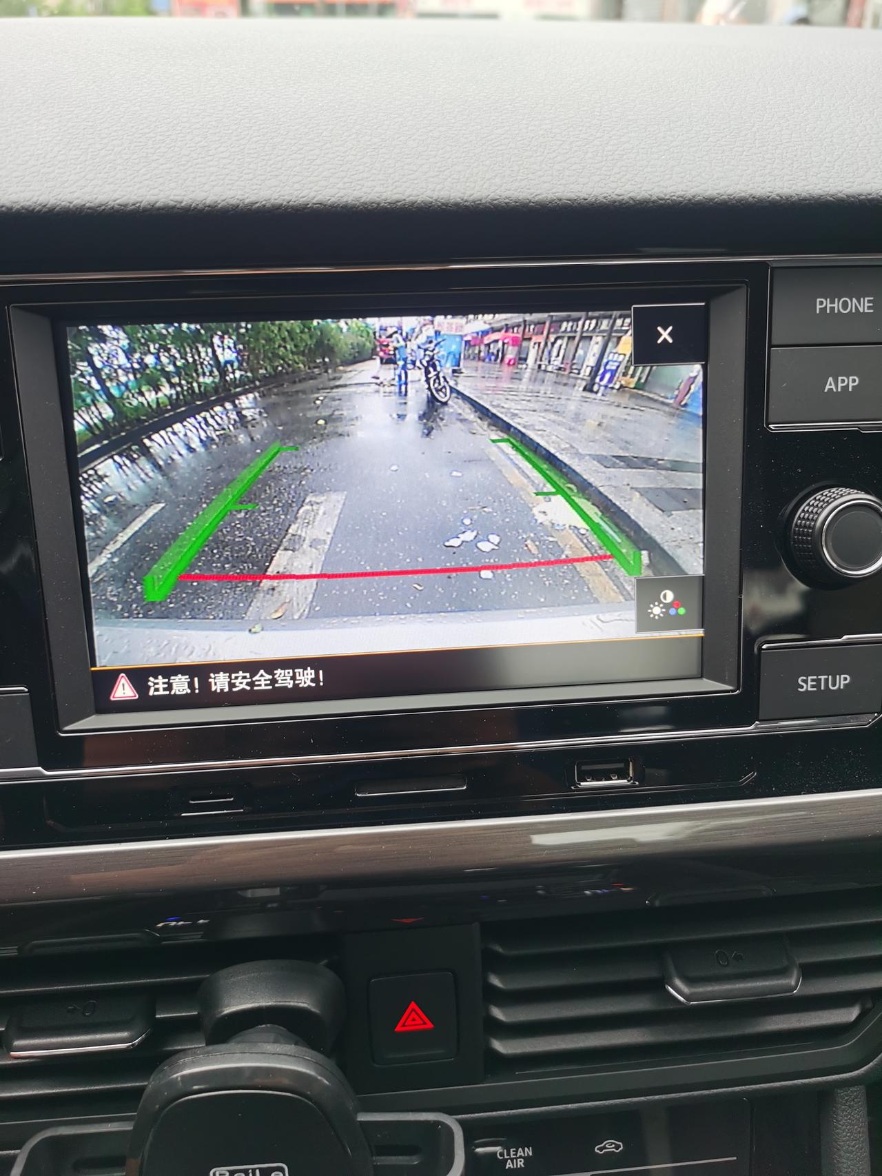 大众宝来 屏幕左下角这个三角形感叹号是正常的吗？倒车时就会出现，不知道之前是没注意还是没出现昨晚才发现的