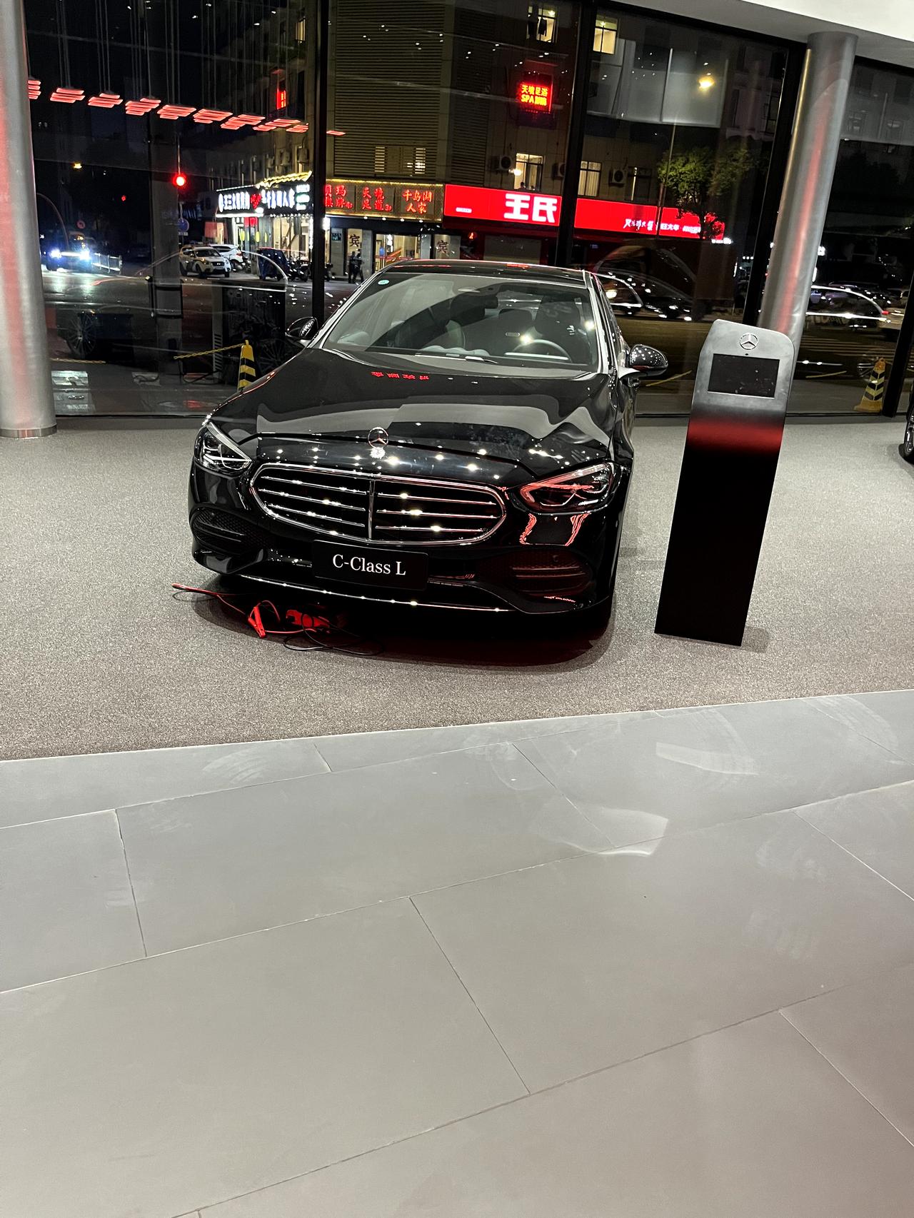 奔驰C级 奔驰c260L 802全款落地34.1  加装潢4000总共34.5这价格合适吗，不送保养，只有3年质保。9月