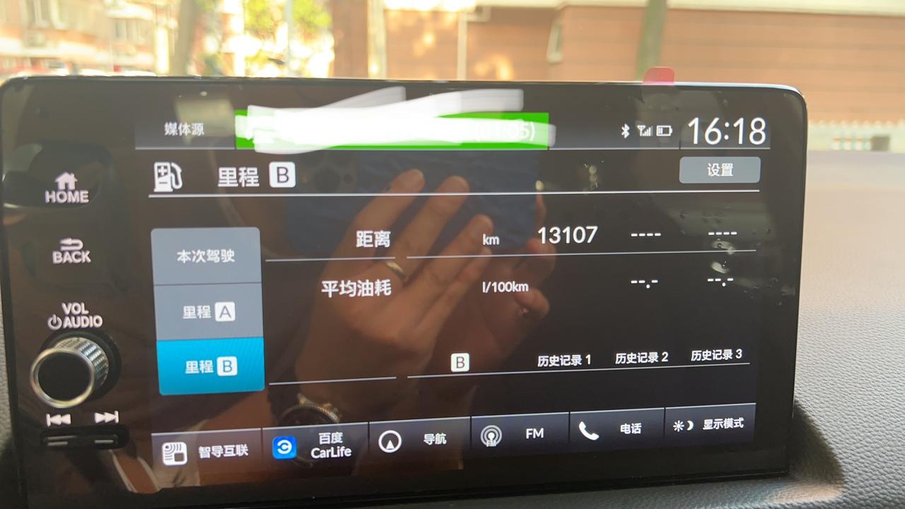 本田思域 新车，加第二箱油时发现的