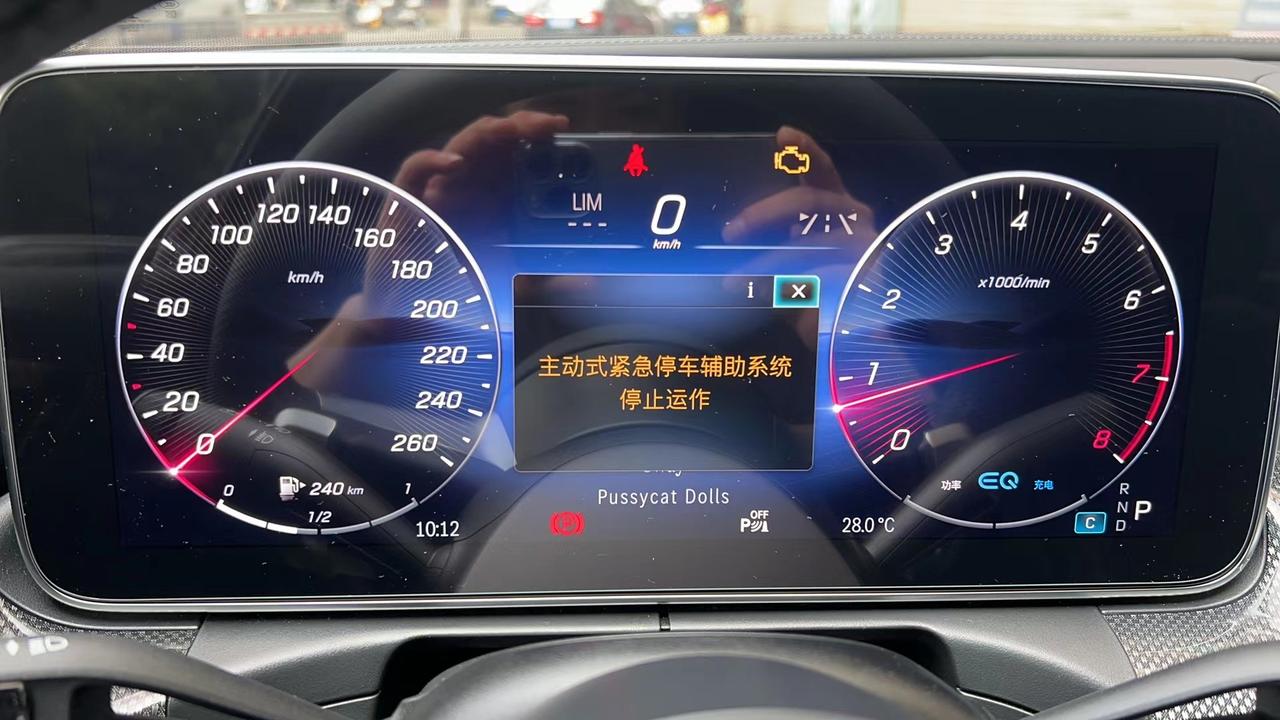 奔驰C级 我是7月22号提的车是C260L运动版，啥配置也没有增加，目前开了3000多公里，第一次出现问题是车联，车子没