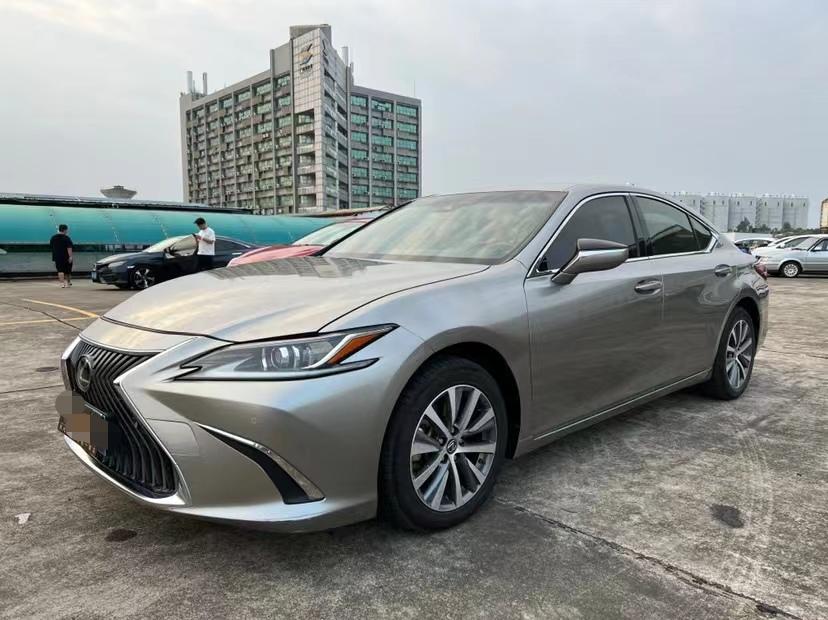 奔驰C级 给你10万，买新车还是二手奔驰宝马？十万出头你会选择它？