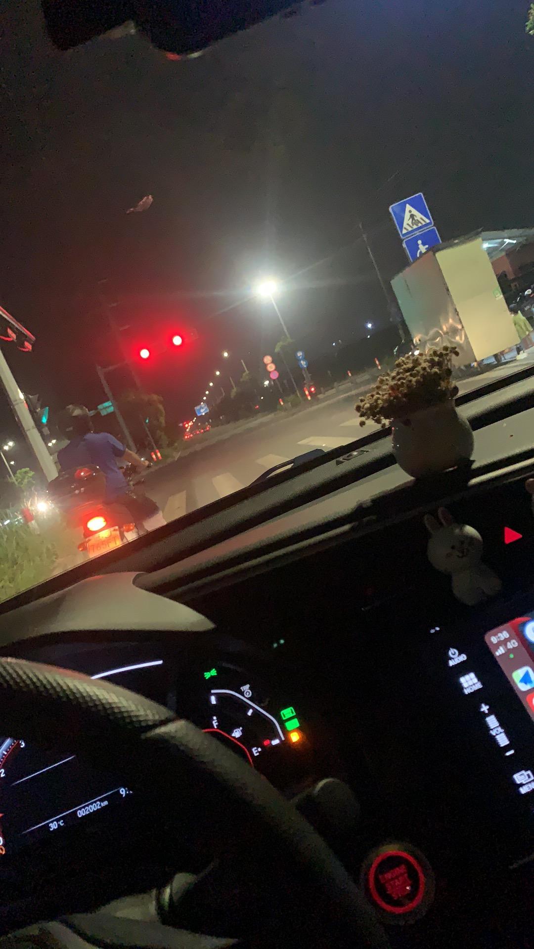 我的十代思域一开到40-50迈   然后松开油门让它滑行就会出现嘀嘀嘀嘀嘀  有节奏的异响    像是轮胎卡了颗石头子一