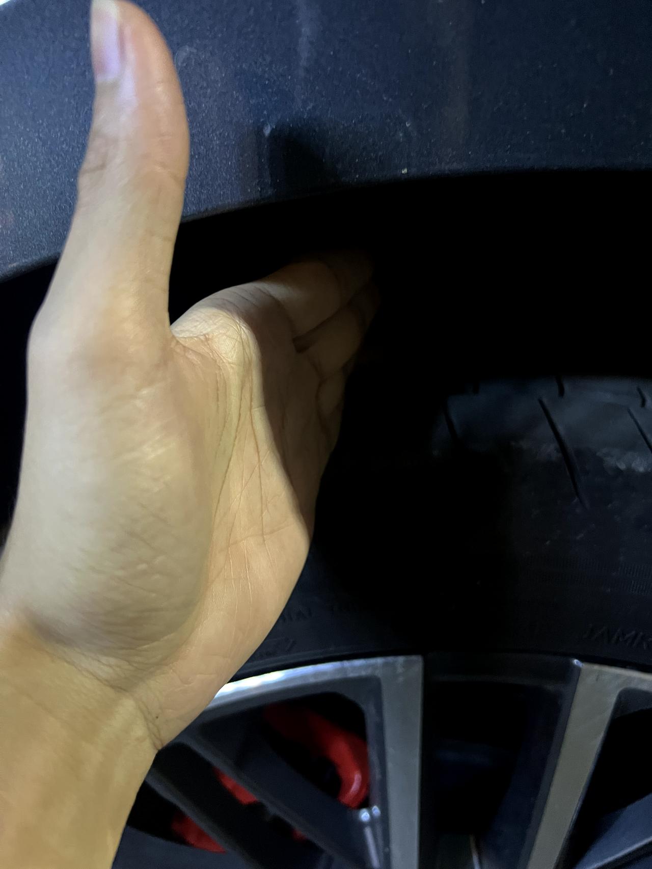 吉利星瑞 换了个发动机护板，升起来了一次，好像明显高了很多这事什么情况，你们没升过的有那么高吗？