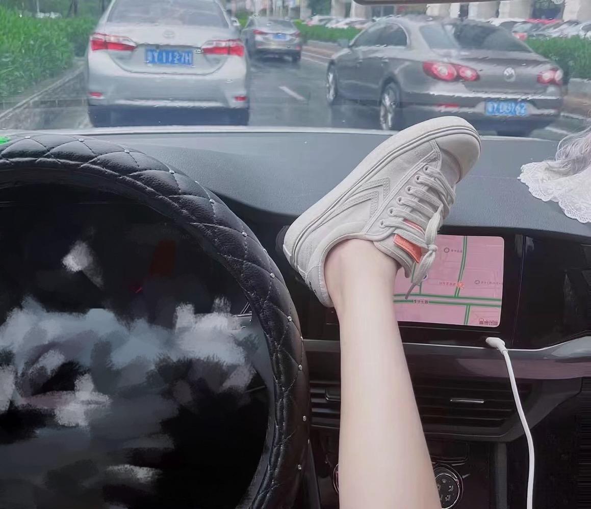 奔驰C级 这是什么车 ？别人告诉我是奔驰 我怎么看着像大众