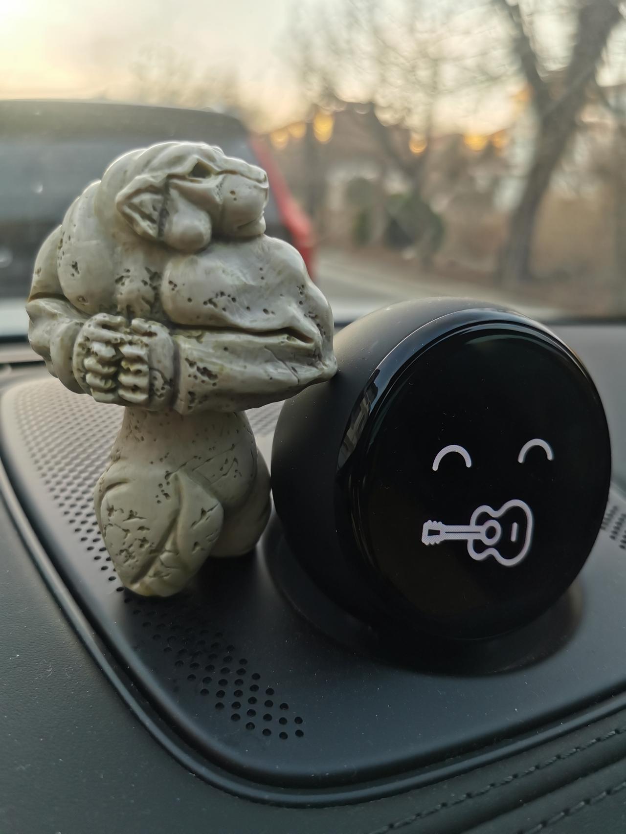 蔚来ET5 配置到底怎么选？拆开说说。     es8车主。油车电车都保留了，几乎什么电车都开过。看到很多人说选配置。说