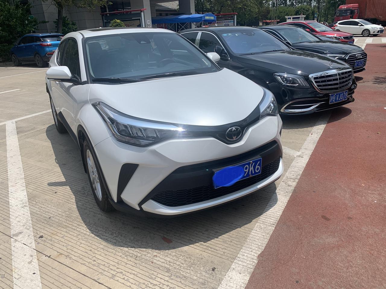 丰田C-HR 跑高速胳膊无处安放，大家胳膊累吗？今天刚上牌就拉了趟高速，合计里程500公里。开的不暴力，新车匀速100上
