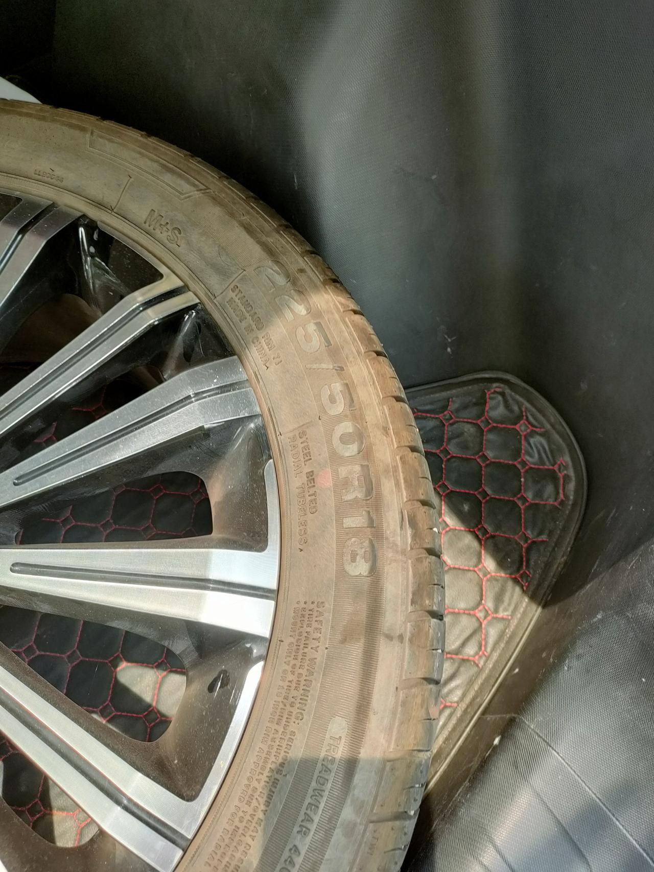 长安欧尚X5 2021年X5 1.5T尊贵版用的什么品牌轮胎