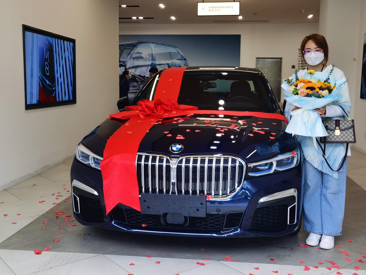 宝马7系 请教一下各位大佬：华为手机往车上投屏，买什么样的转换器，最好来一波推荐
