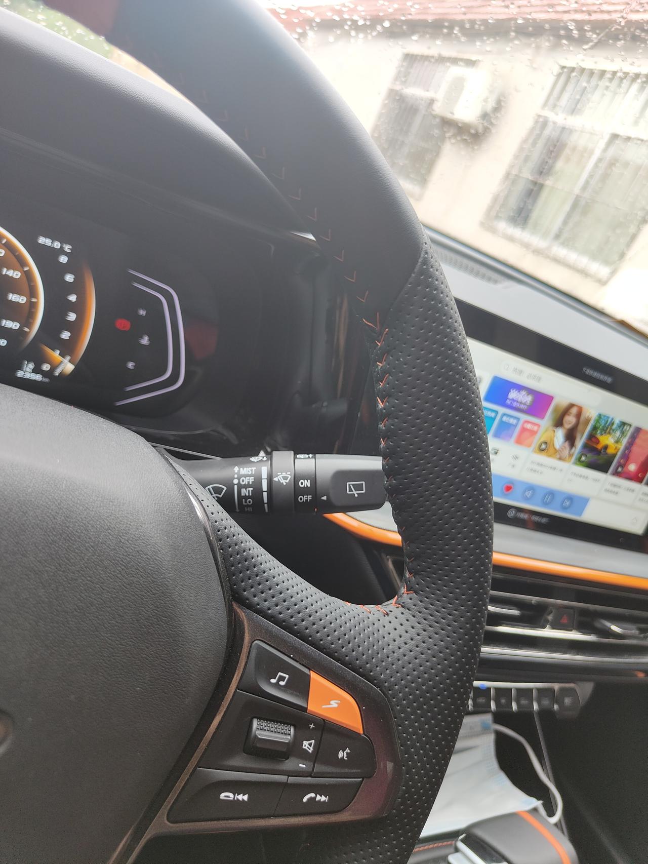 长安欧尚X5 长安欧尚x5出厂是自带方向盘套么？