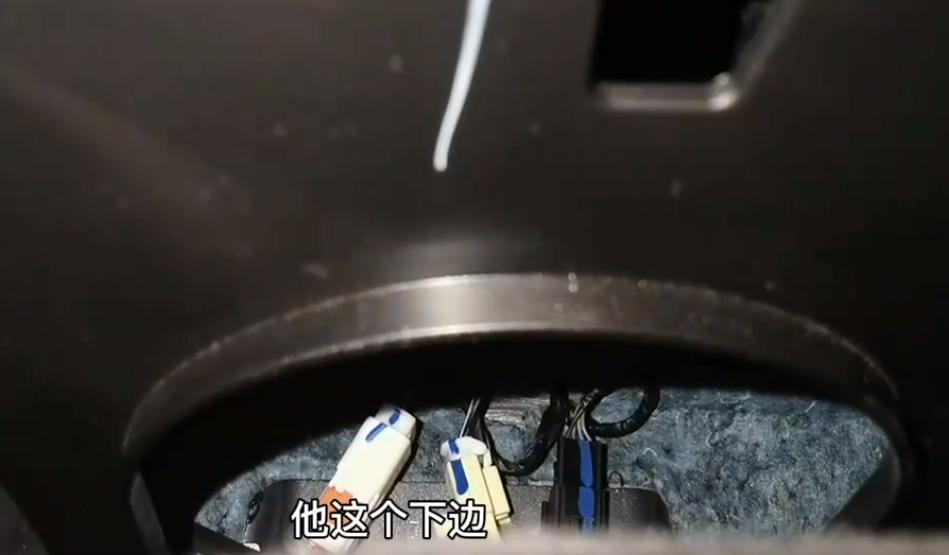 比亚迪宋Pro DM-i 宋puls座椅后面有两个洞，Pro后面有吗