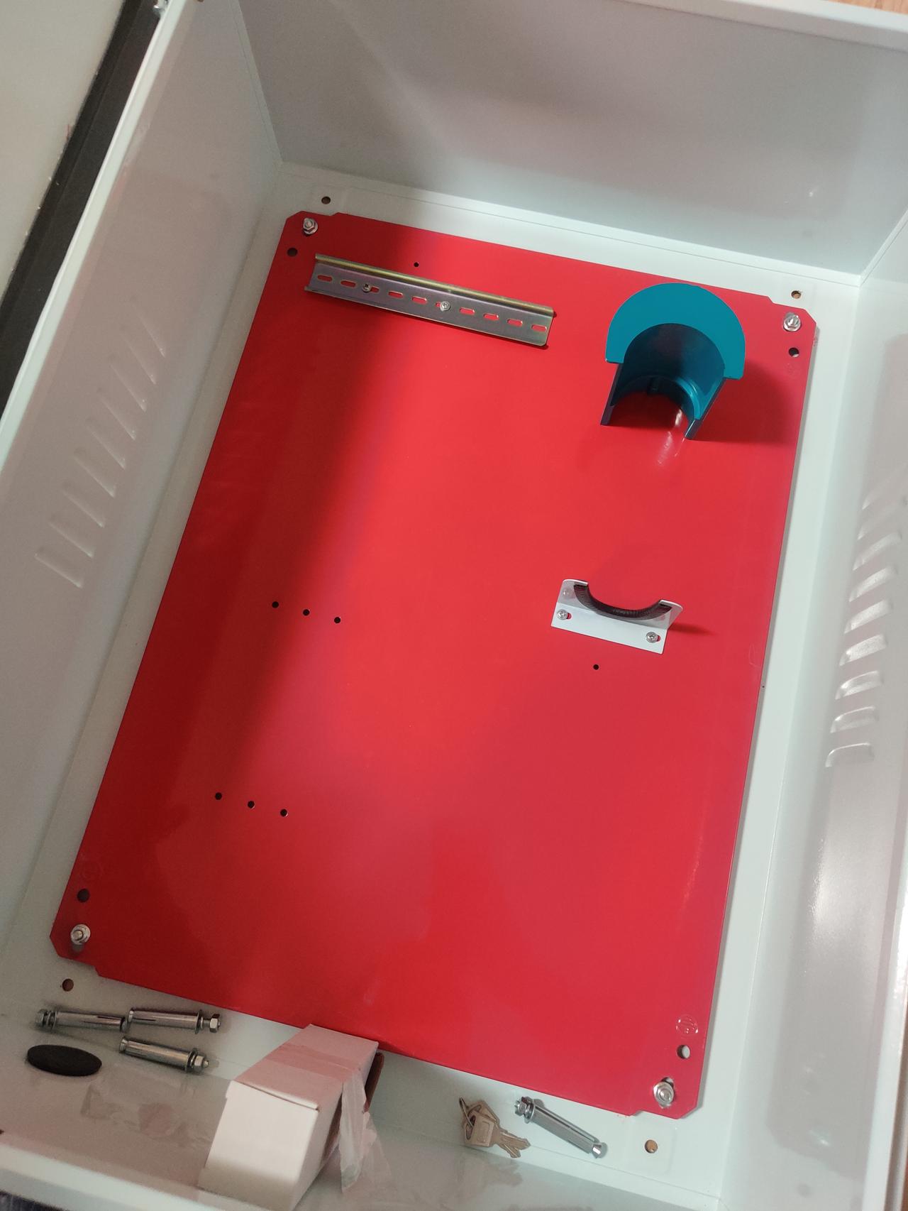比亚迪宋Pro DM-i 车友们的家用充电桩申请容量也是7kw吗？在充电保护箱里面的空气开关和插座是不是也要自己提前准备