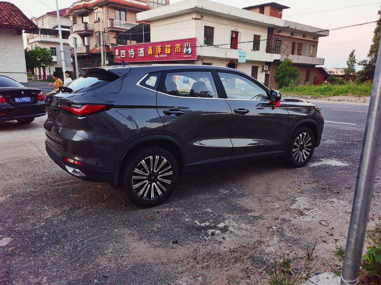 长安欧尚X5 你们贴个车膜花了多少钱呢？