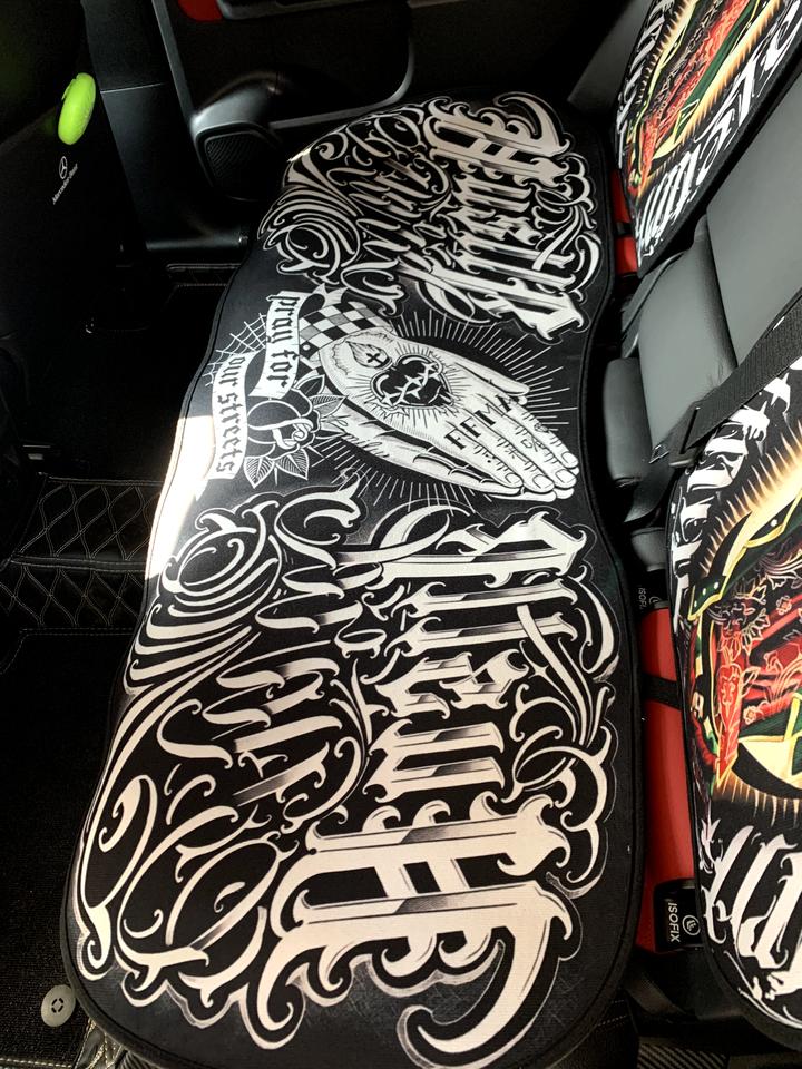 奔驰GLB AMG 下地库斜坡，没踩油门溜车低速下去，转速突然升到2000多转！ 是什么问题！