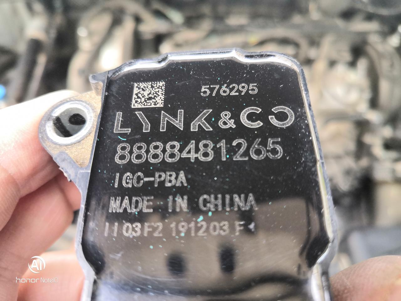 吉利嘉际 嘉友们，今天想自己换火花塞，发现工具套筒(14的)不能拆下火花塞，是不是要先卸掉“上盖”才能换火花塞？ 谢谢大