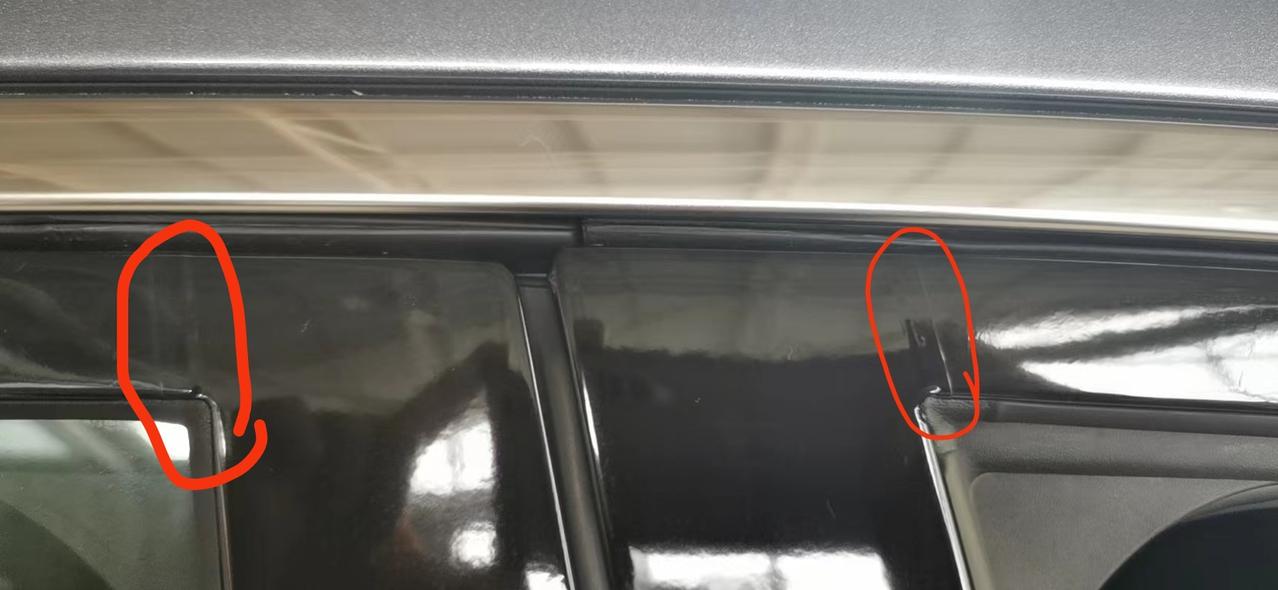 奇瑞瑞虎7 PLUS 大家看看7P车门B柱这个位置是什么情况？这是贴的膜还是什么？我早上洗车发现的，出厂不是涂装油漆吗？