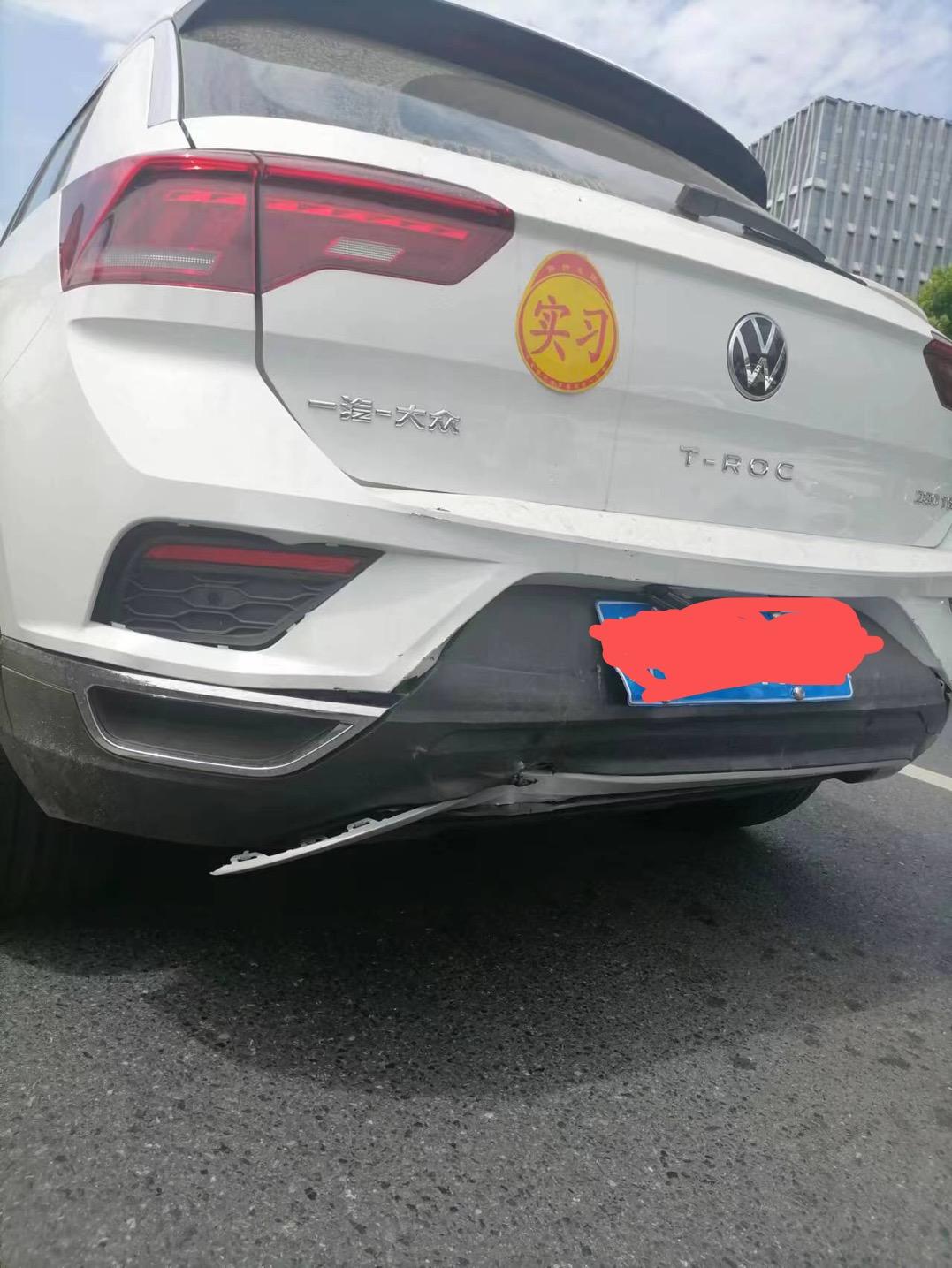 大众T-ROC探歌 第一血，4s店报价走保险维修费居然要4200+交强险2000=6200，感觉好黑