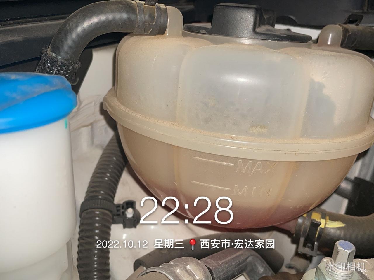 长安欧尚Z6 iDD 各位车友有没有10000公里防冻液和我少的一样多的，你们是去4s店加的还是自己加的，原厂的防冻液是